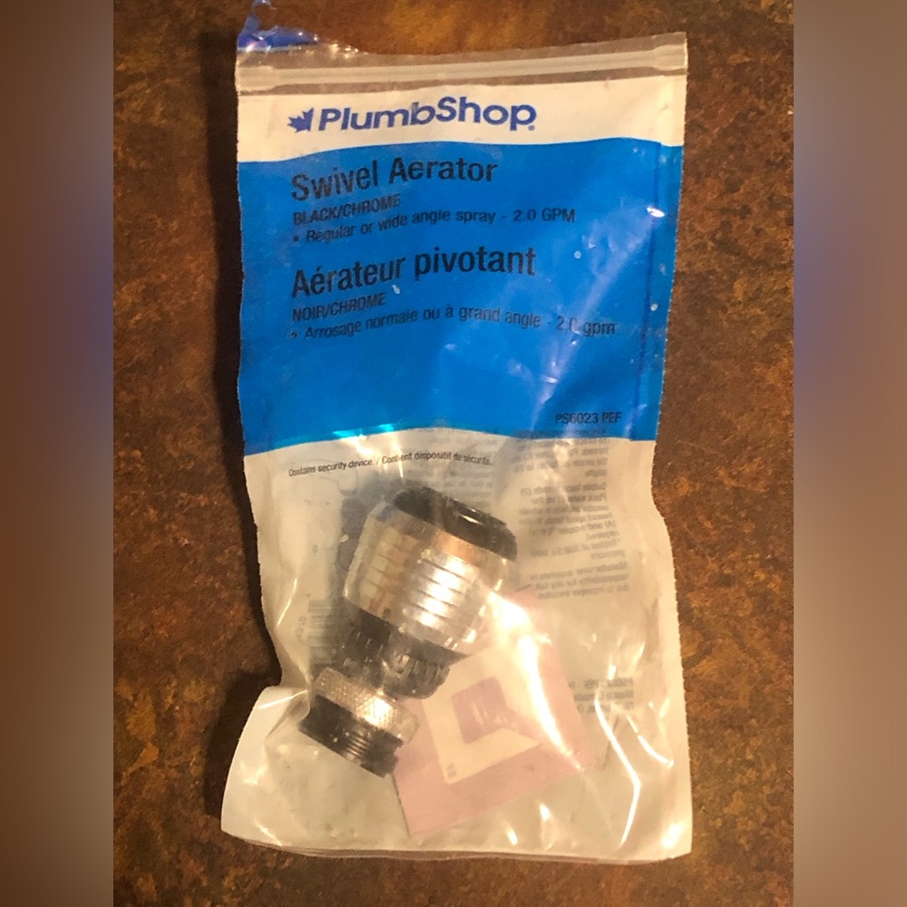 PlumbShop Swivel Aerator Black and Chrome